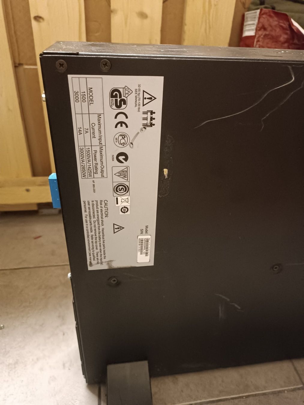 Apc Serveurs: APC Smart-UPS XL Modular 3000VA 230V Rackmount/Tower – Défectueux à Binningen par vit_pqg9