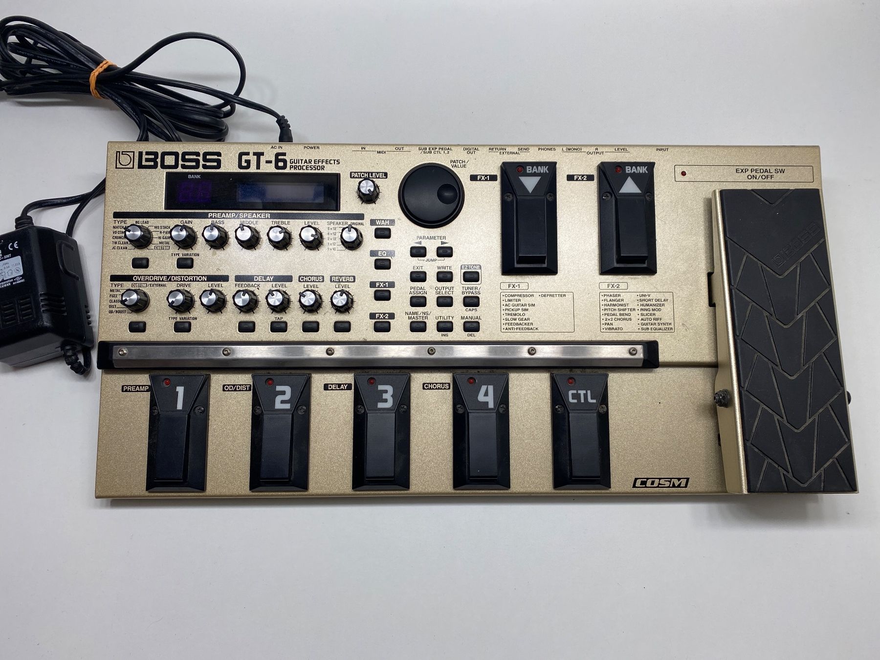 Boss Strumenti musicali: BOSS GT-6 guitar multi-effekt TOP ZUSTAND – Usato da La Chaux-de-Fonds venduto da E-broc