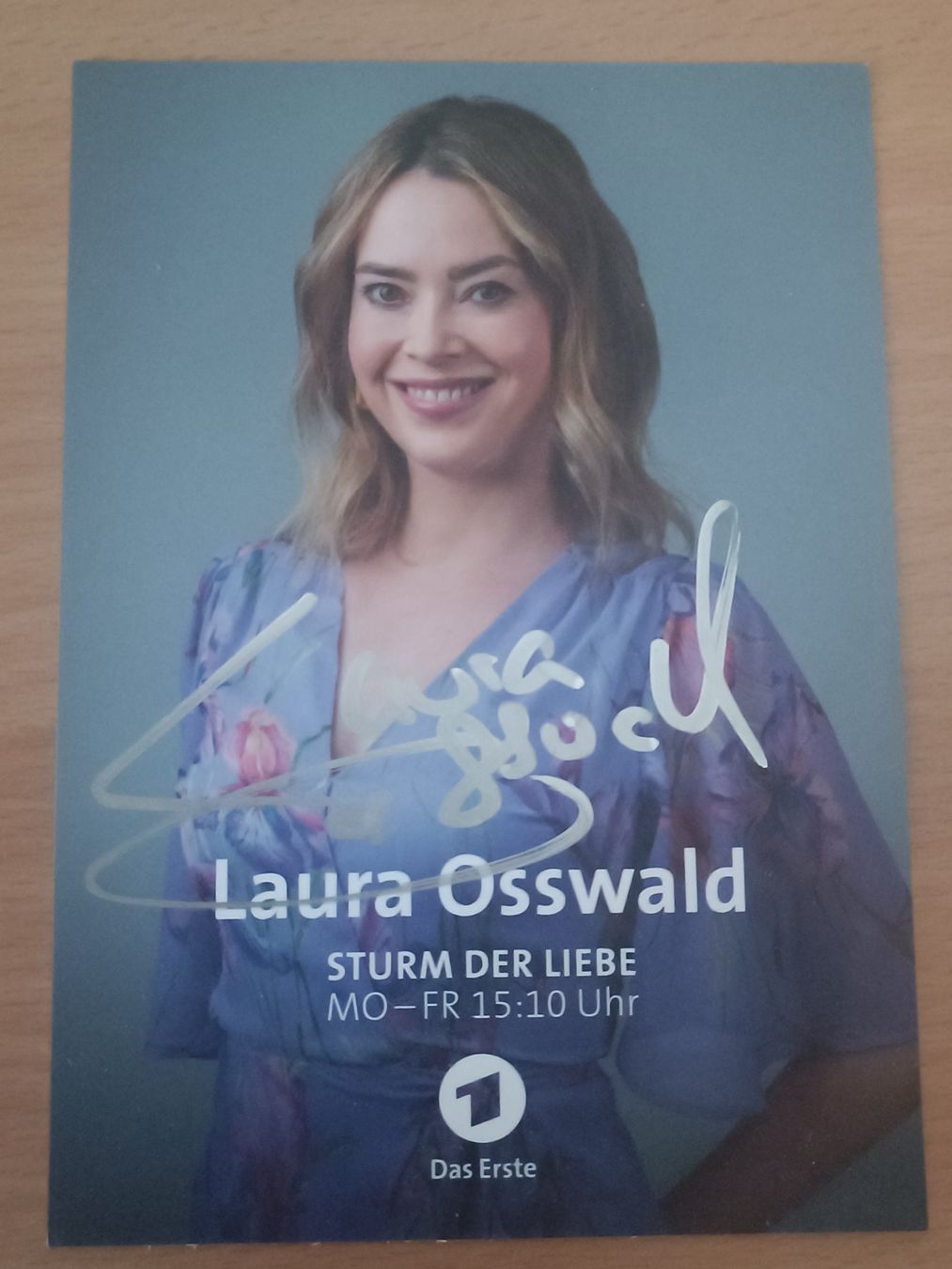 Autografi: Laura Oswald - handsigniert – Usato da Menziken venduto da Artographs