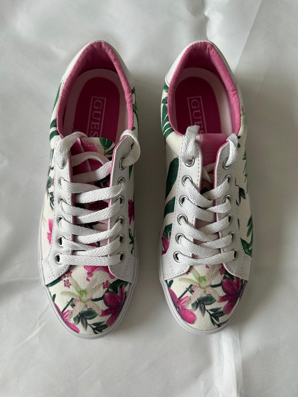 Guess Scarpe da donna: Baskets GUESS à fleurs - Neuves, taille 37 – Nuovo e nell'imballaggio originale da Genève venduto da dre_gk92 2