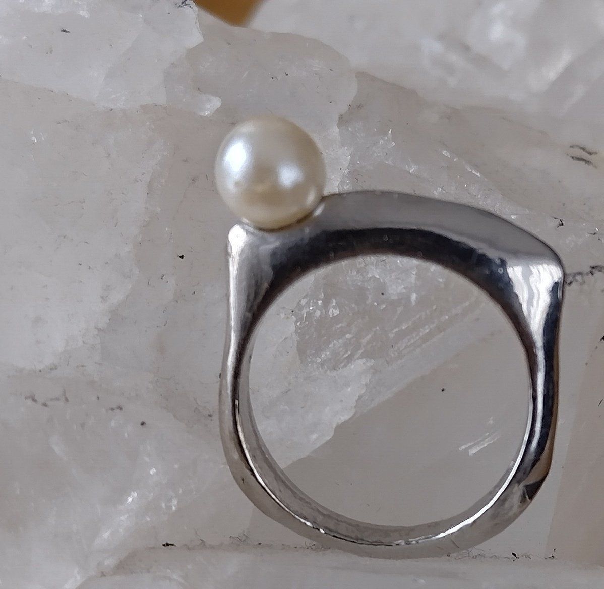 Anelli: MODERNER RING SILBER 925 MIT PERLE GR. 47 – Usato da Romanshorn venduto da BoutiqueA 2