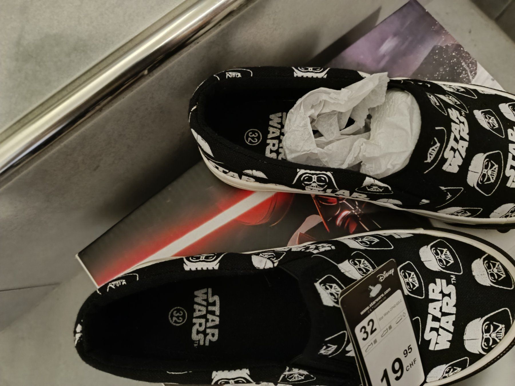 Scarpe per ragazzi: Neue Star Wars Schuhe oder Hausschuhe 32 – Nuovo e nell'imballaggio originale da Wohlen AG venduto da Fabe3 1