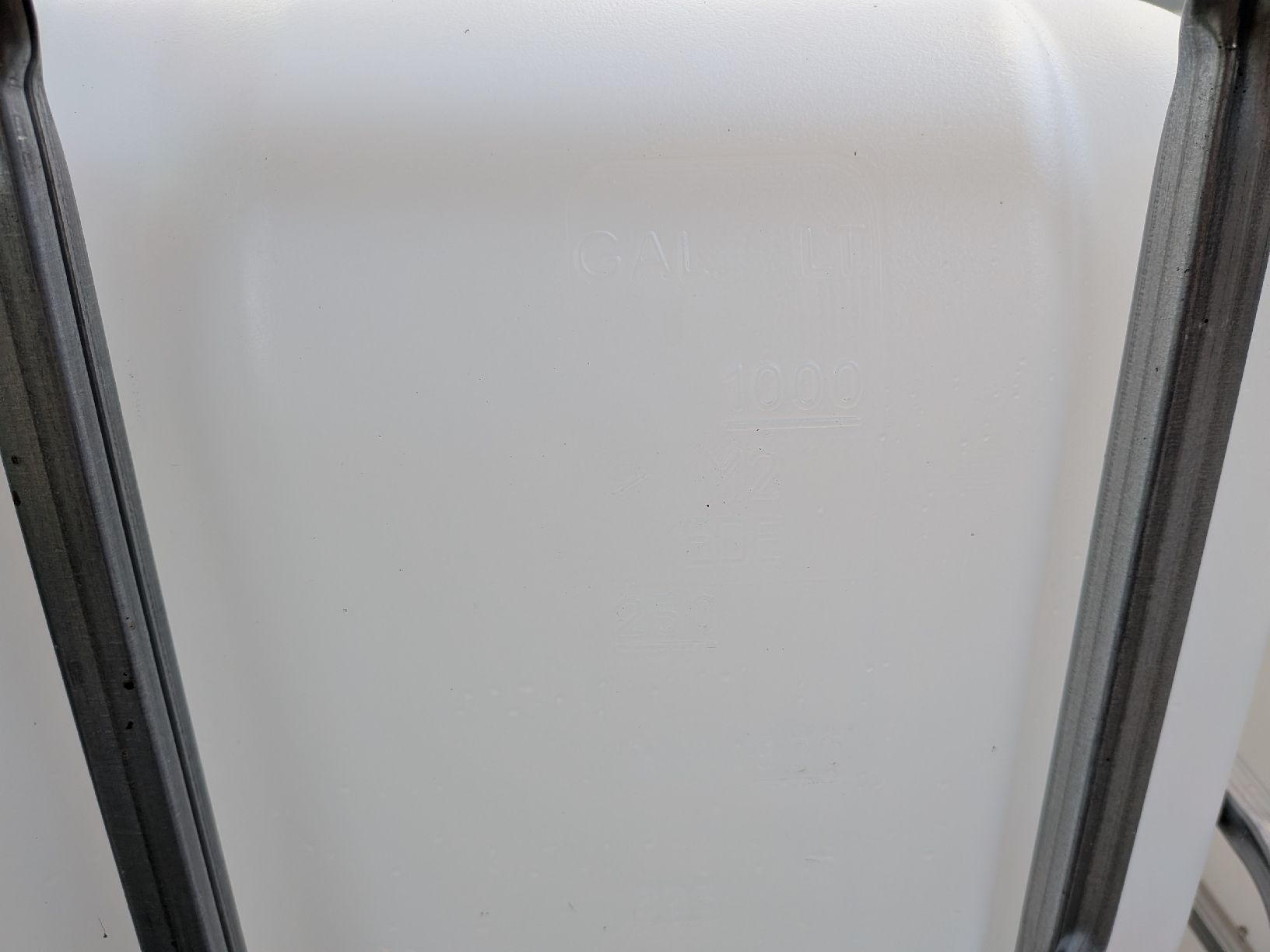 Abbeveratoi e trogoli: IBC Container 1000L mit Hahn gebraucht 2 Stück  – Usato da Schüpbach venduto da nando.moser 5