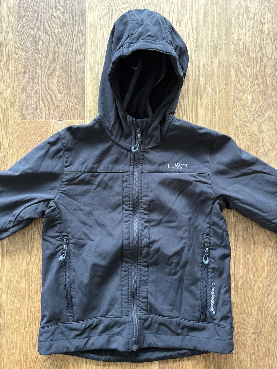 CMP Vestes: Softshelljacke CMP, 128, schwarz, Top – D'occasion à Horgen par Rafnaf 1