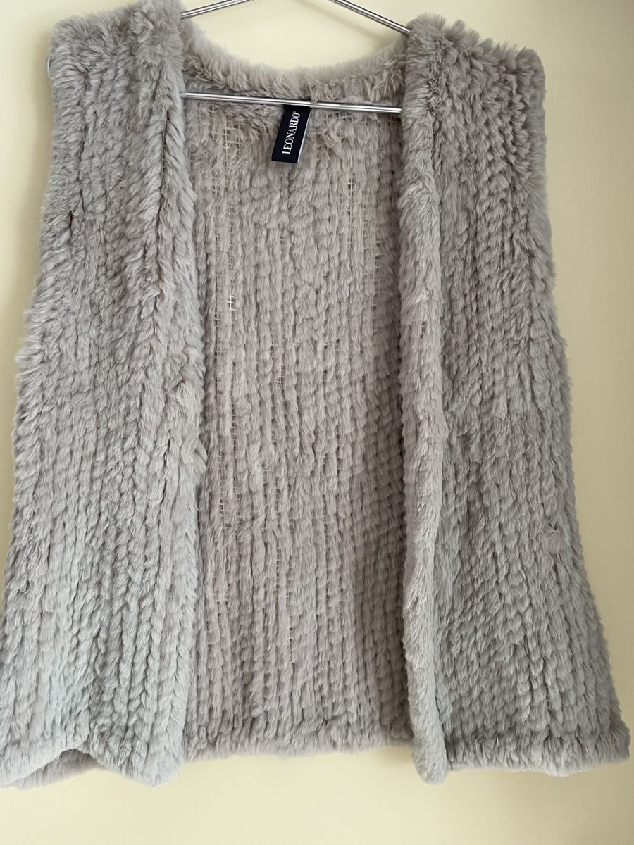 Gilets & Westen: Grauer Fell-Gilet von Leonardo – Neu (gemäss Beschreibung) aus Wald ZH von lauren.schuepbach