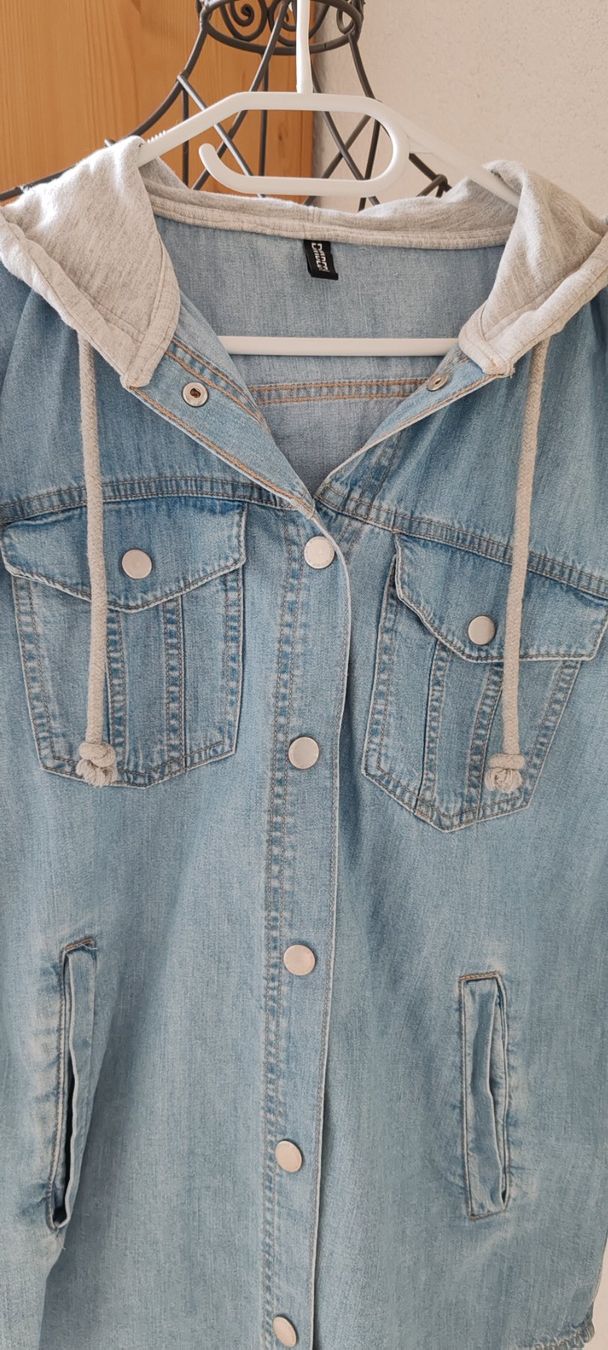 H&M Giacche: Jeansblusen-Jacke mit Kapuze – Usato da Egnach venduto da bgdo26 2