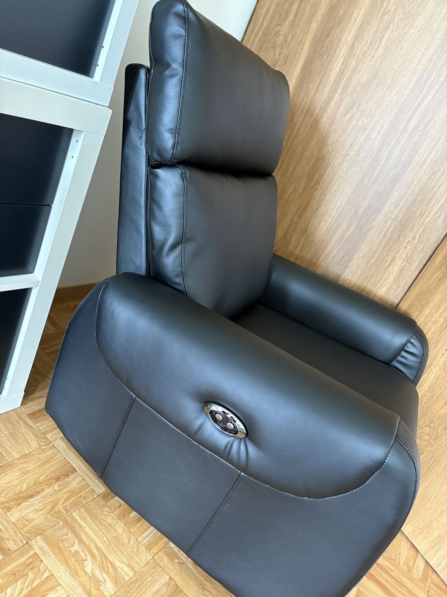 Poltrone: Schwarzer Relaxsessel mit Aufstehhilfe – Nuovo (secondo la descrizione) da Amriswil venduto da zoey_M 1