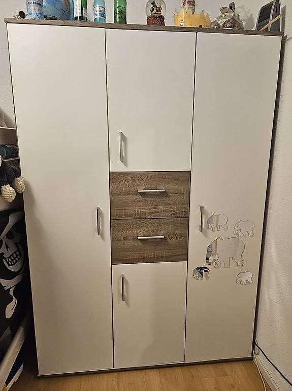 Armadi: Kleiderschrank – Usato da Hausen AG venduto da ZionElyas