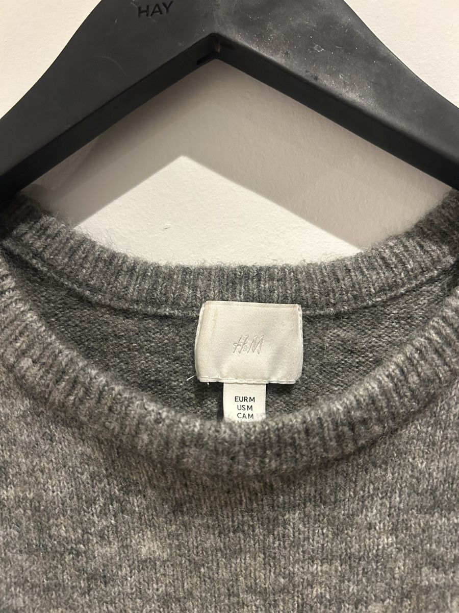 H&M T-shirt: H&M Strick-Shirt – Usato da Aeugst am Albis venduto da schatzkistee 2