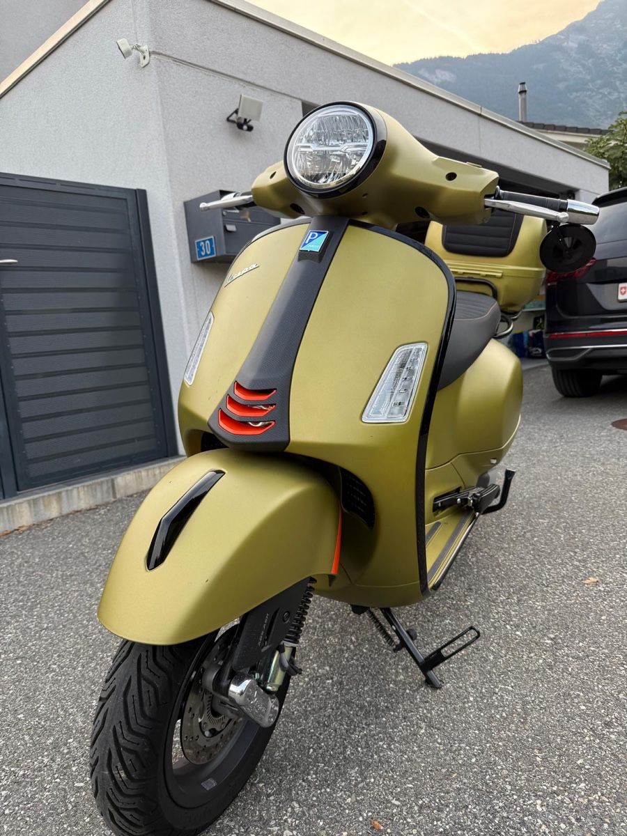Vespa Scooter: Vespa GTS 300 my 2024 – Nuovo (secondo la descrizione) da Vétroz venduto da pie_c9dq