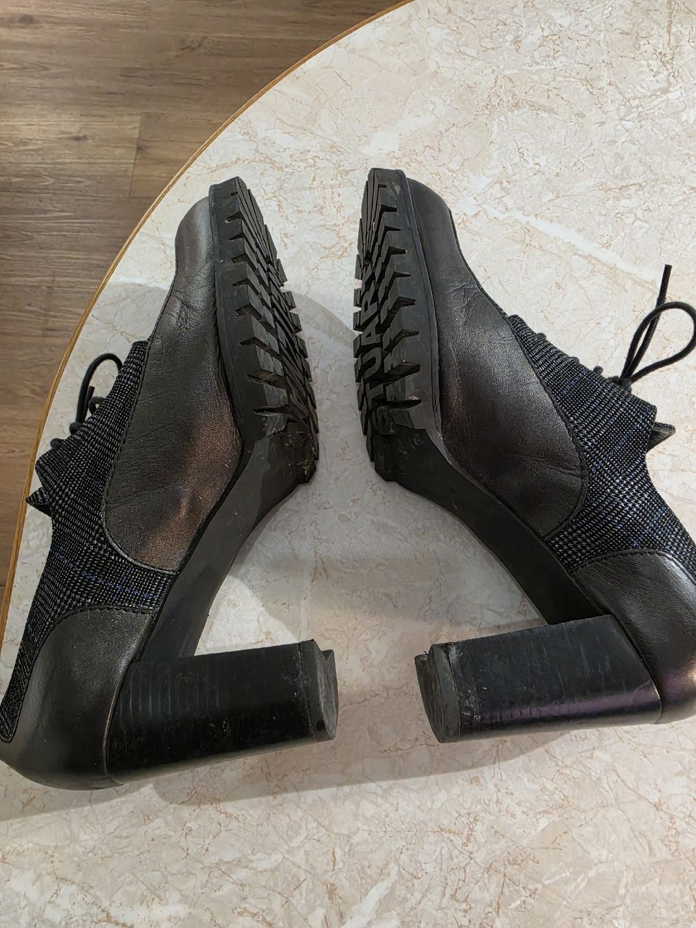 Stuart Weitzman Damenschuhe: Stuart Weitzman Schnürschuhe mit Absatz schwarz kariert – Gebraucht aus Adligenswil von FriedasWelt 2