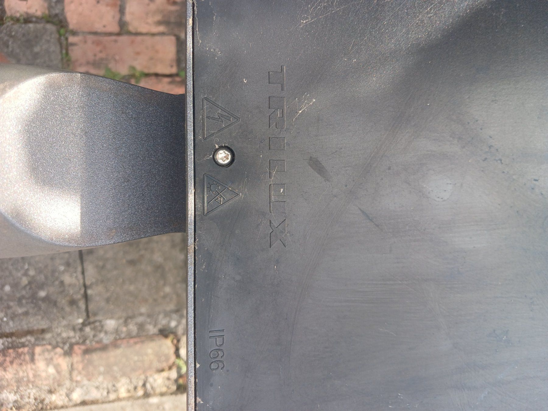 Lampade: Areallampe Trilux – Usato da Basel venduto da SevenFifty5 4