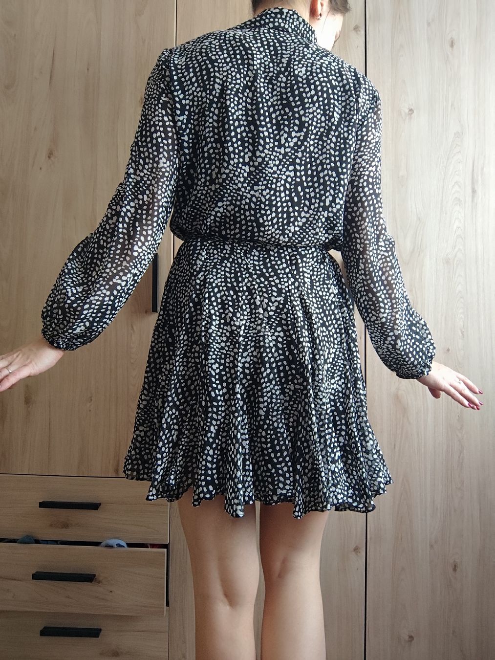 Vestiti: Chic Black & White Viscose Dress - Perfect for spring – Usato da Mägenwil venduto da VintageGirly 7
