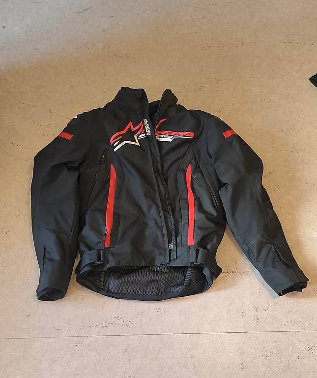 Jacken: Alpinestars Motorradjacke Grösse M – Gebraucht aus Ebikon von Valerie010