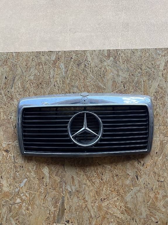 Toutes les pièces auto: W124 SEC Grill Schätz-Tuning selten – D'occasion à Sulgen par Semi3369