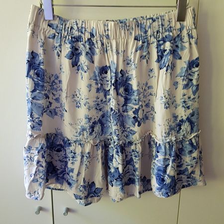 Sommer Rock, Floral, weiss/blau  Gr. XL, neuwertig & luftig!