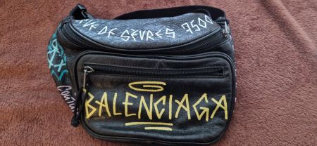 Balenciaga Graffiti Bauchtasche