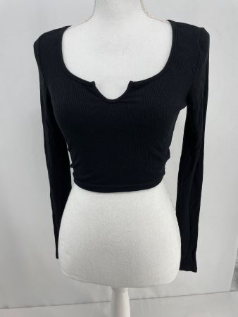 Top Pull noir décolleté en V