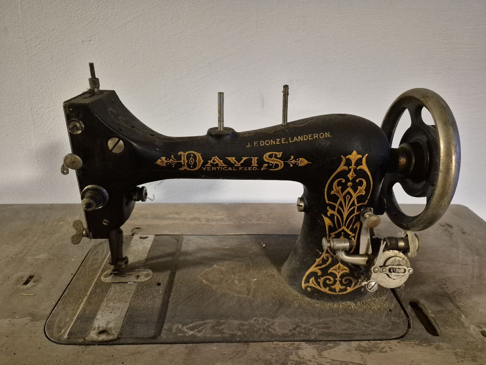 Nähmaschinen: alte Davis Nähmaschine  – Defekt aus Ulmiz von P.stauffer 4