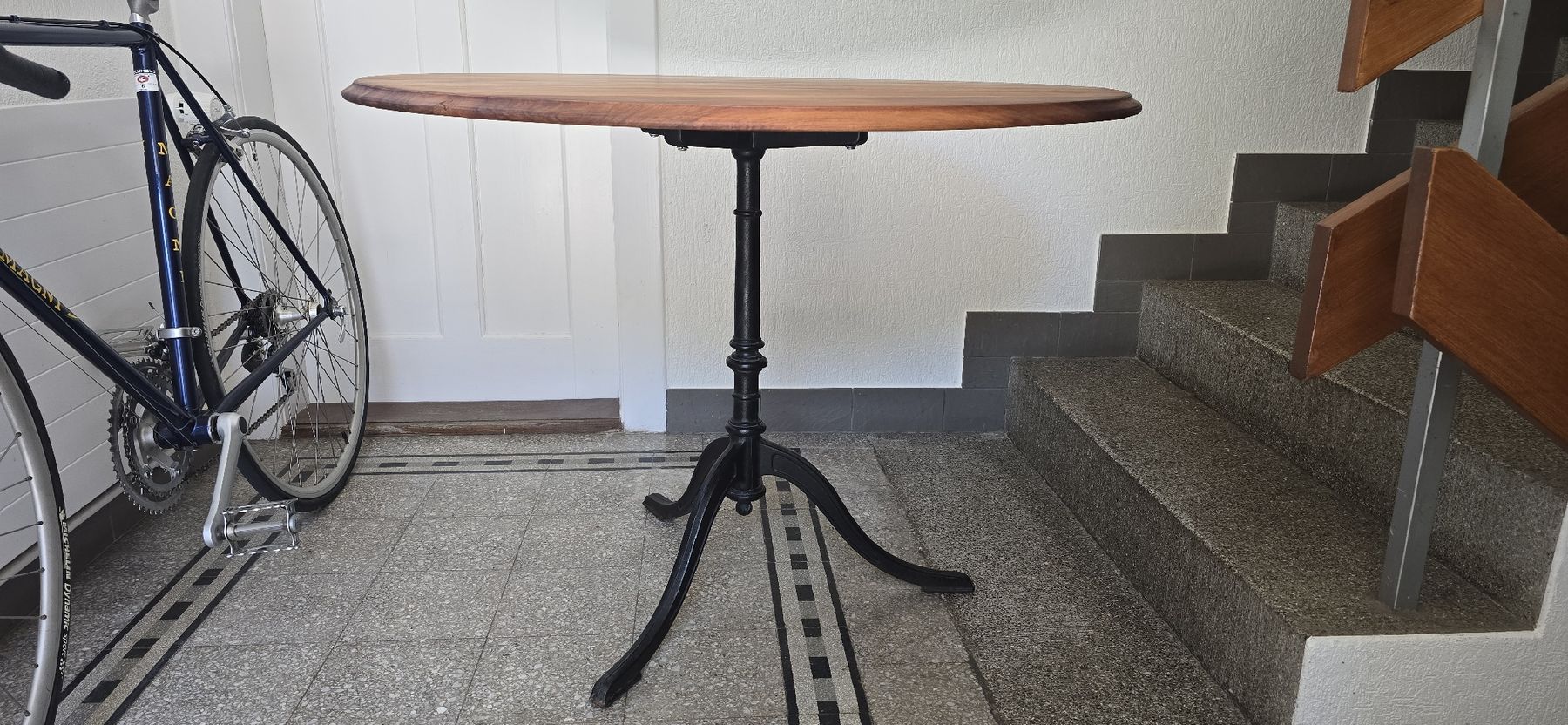 Tavoli: Bistrotisch,  Beizentisch,  runder Holztisch  – Nuovo (secondo la descrizione) da Zürich venduto da Reni8048 2
