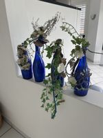 4 Blaue Glasflaschen Deko mit Trockenblumen Frühling / Somme
