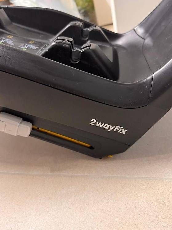 Seggiolini per auto: 2WayFix Isofix Station Maxicosi – Usato da Kirchberg BE venduto da Pipistrella99 1