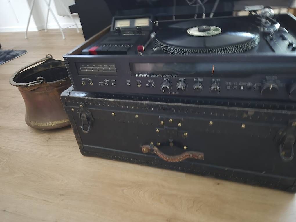 Musicassette: Tourne diaque cassette   – Usato da Bôle venduto da guillou