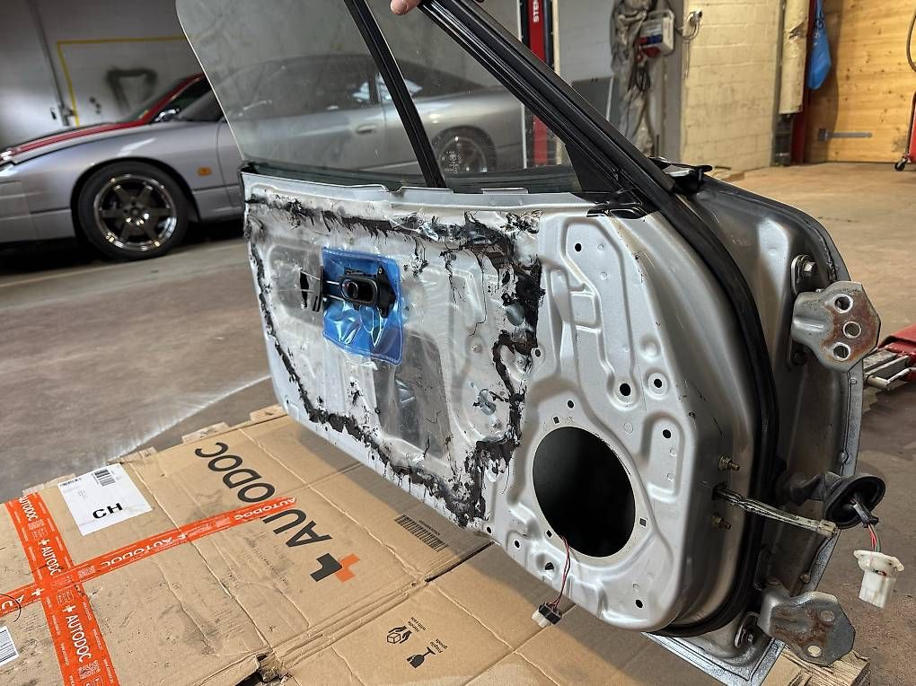 Tutti pezzi di ricambio auto: Mazda MX5 NA Türen – Usato da Hinwil venduto da Jana0negative 2