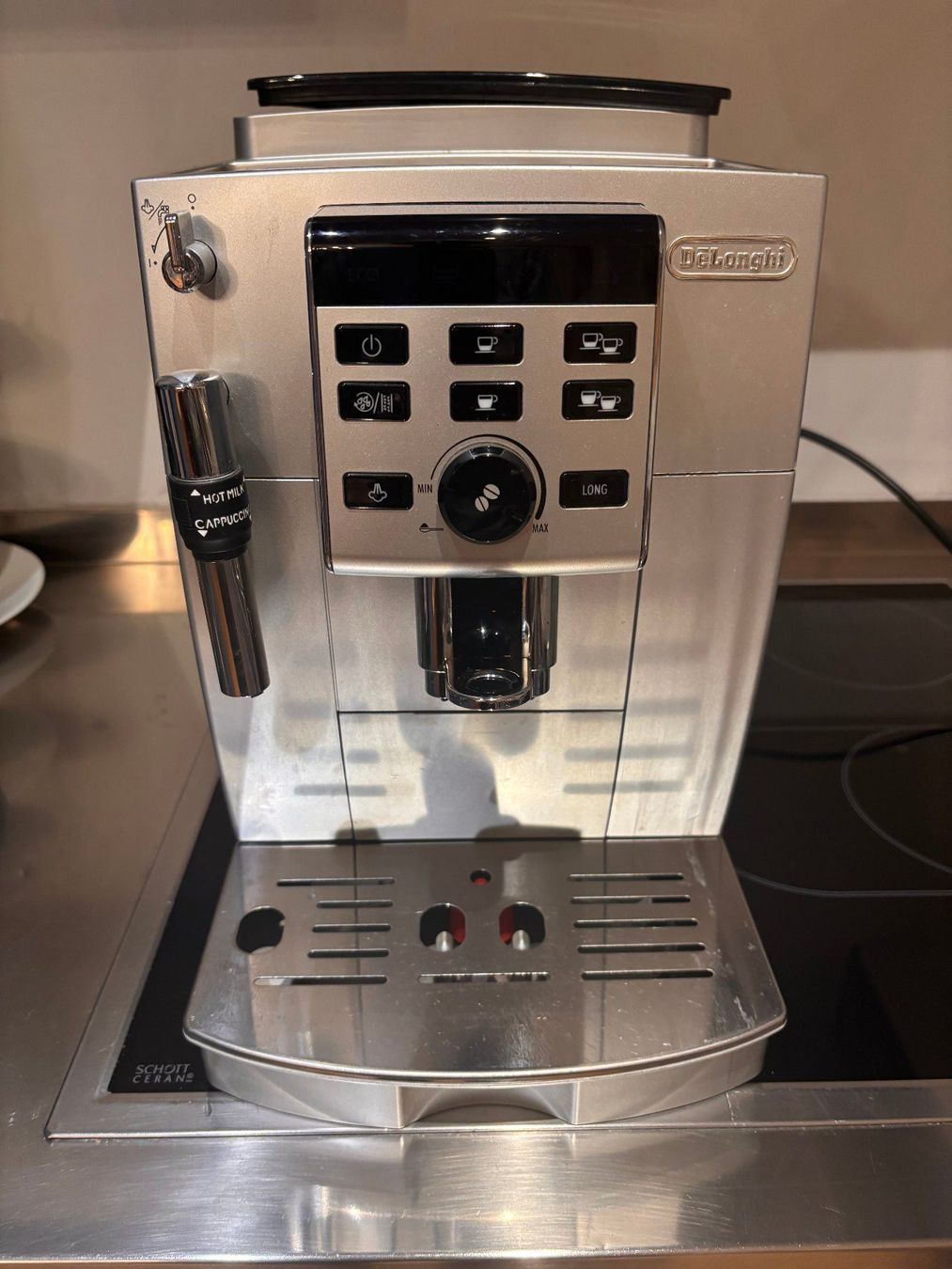 De'Longhi Macchine per caffè & Macchine per espresso: De'Longhi ECAM – Usato da Sedrun venduto da maoamm