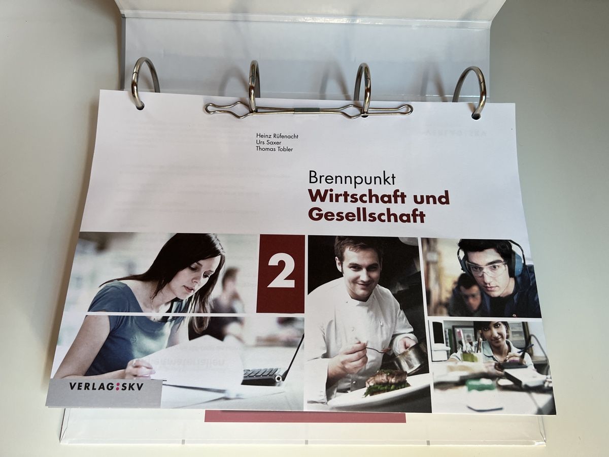 Bücher: Brennnpunkt Wirtschaft und Gesellschaft 2 Buch – Neu und originalverpackt aus Hochdorf von zoe_98jw 1
