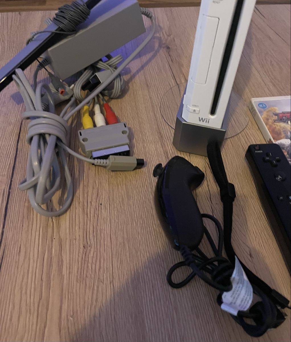 Nintendo Konsolen: NINTENDO WII mit SPIEL – Gebraucht aus Plons von wartauchris 1