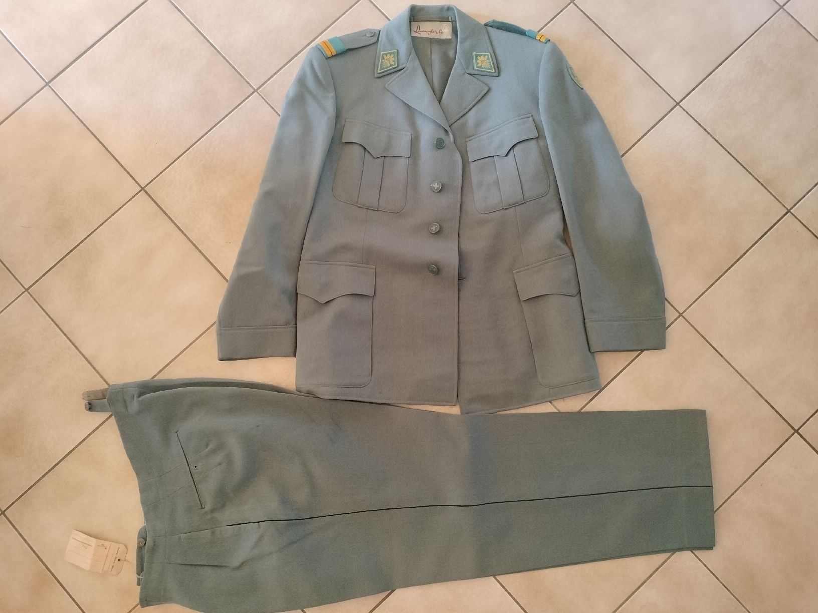 Schweizer Armee Uniformen: Schweizer Armee Militär Uniform – Gebraucht aus Schwanden Sigrisw von Wibe81