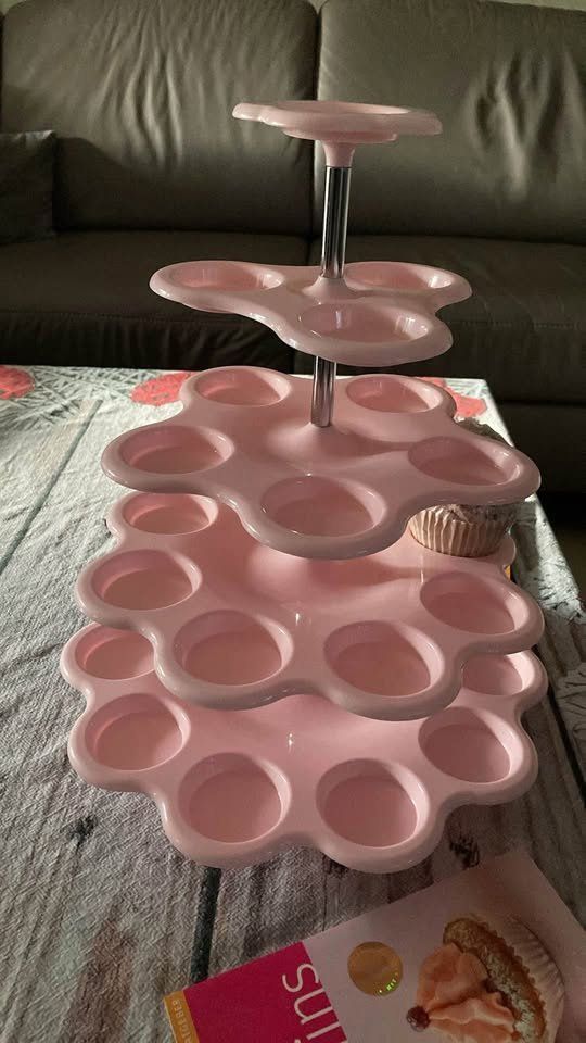 Komplettküchen: Toller Cupcakes Halter / Etagere + 2 Backbücher – Neu (gemäss Beschreibung) aus Rudolfstetten von Stellina1975 4
