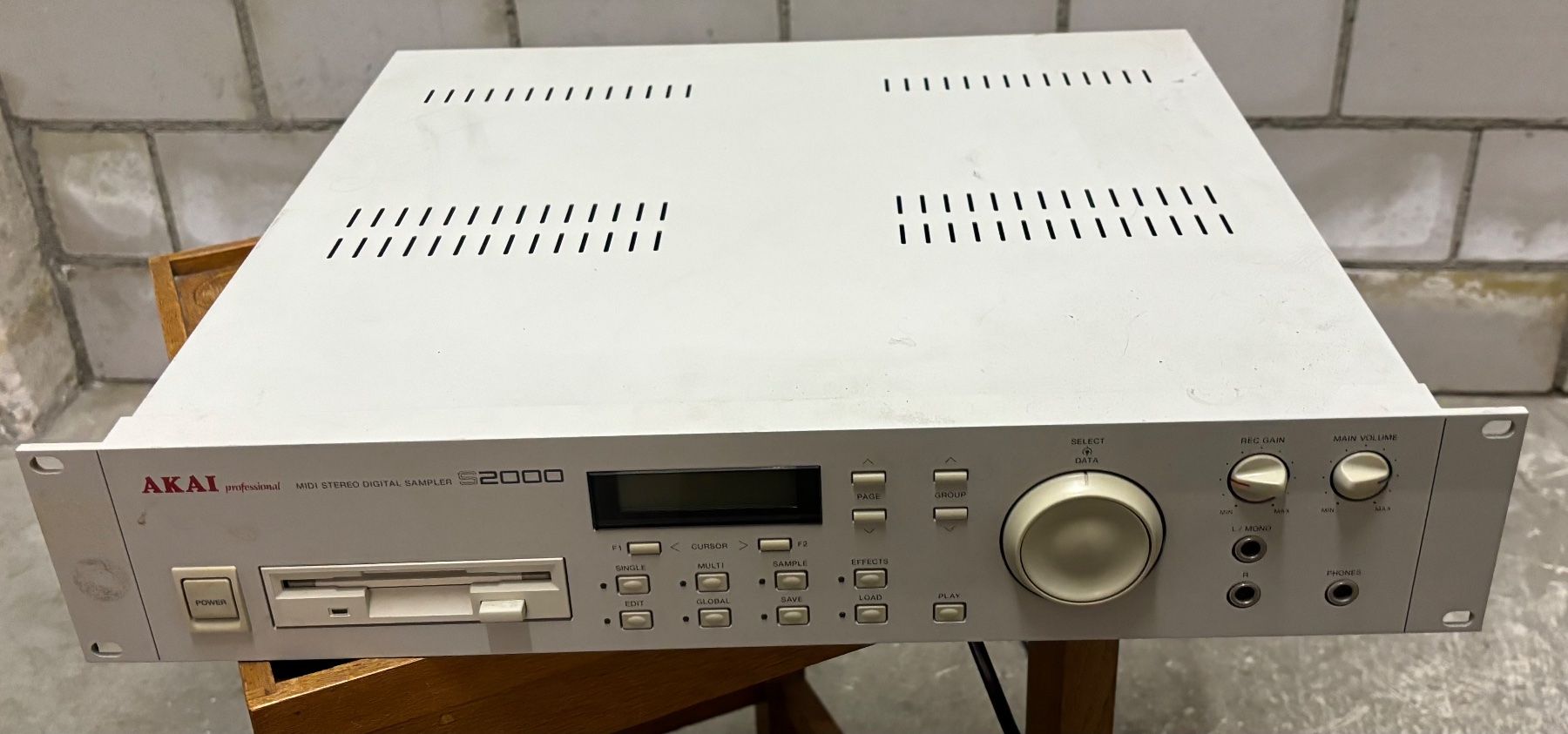 Akai Musikinstrumente: AKAI S2000 Vintage Sampler – Gebraucht aus zürich von  1