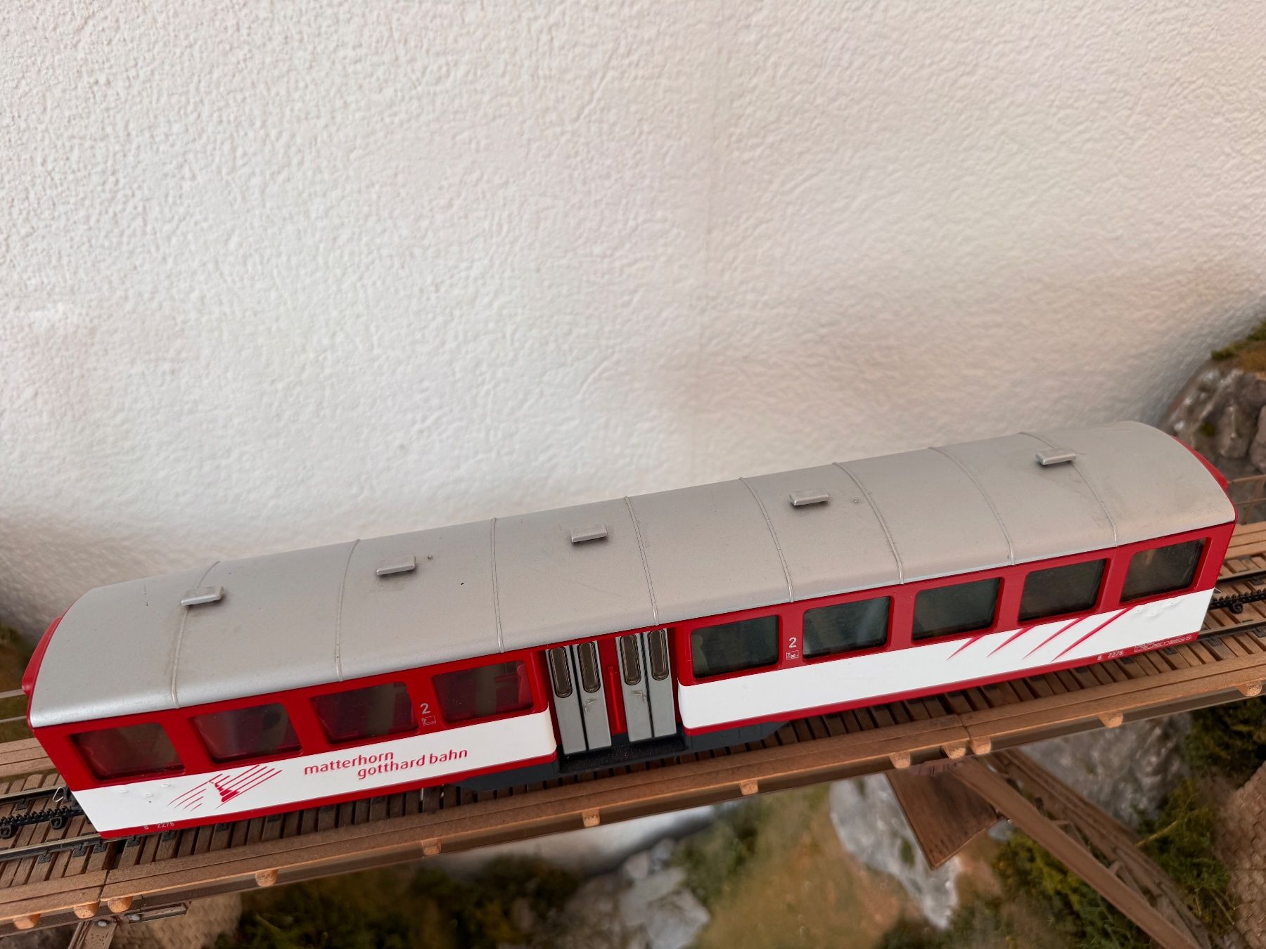 Roco Modellini di ferrovie: Fama Utz/Roco AlpinLine MGB 2.Klasse Mitteleinstieg Eigenbau – Usato da Bottmingen venduto da Dhaldimann 2
