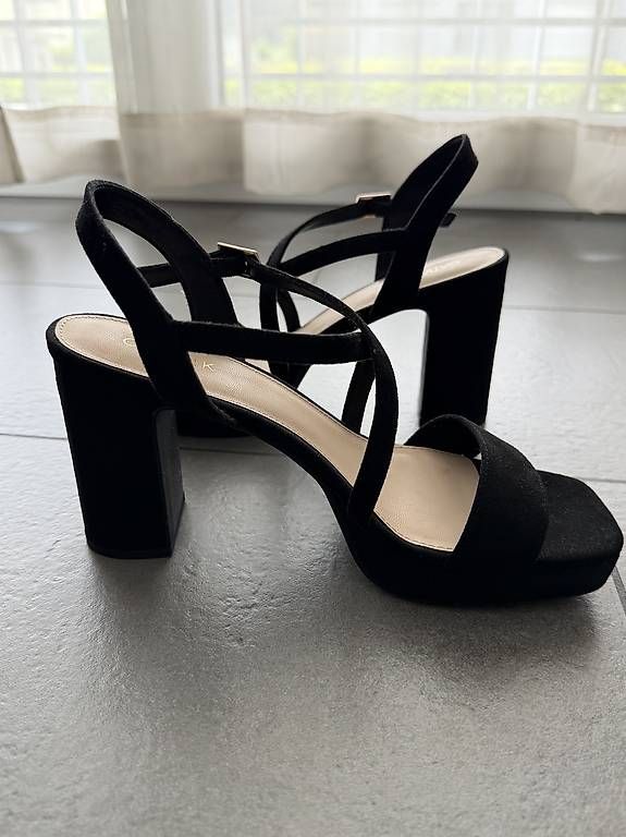Chaussures femmes: Absatz Schuhe mit Riemchen – D'occasion à Bleienbach par Chi_Cari 2
