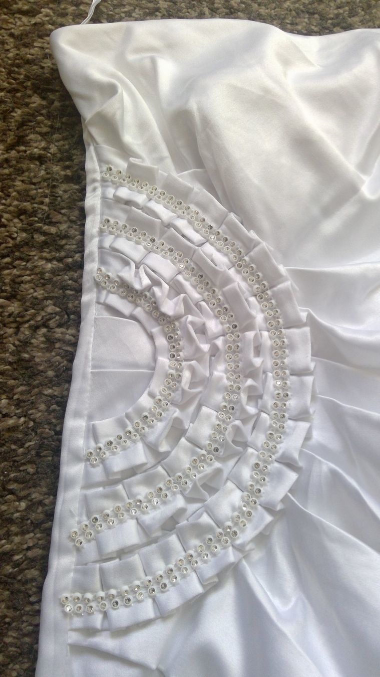 Vestiti: Robe bustier blanche satinée strass, taille M – Usato da Agiez venduto da chouchanelle 1