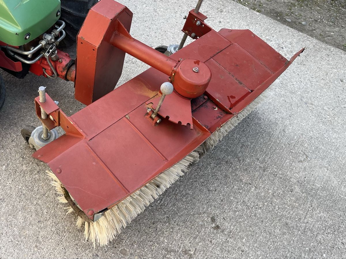 Tutte le macchine: Kehrmaschine zu Rapid – Usato da Hasle LU venduto da Trumpf81 4