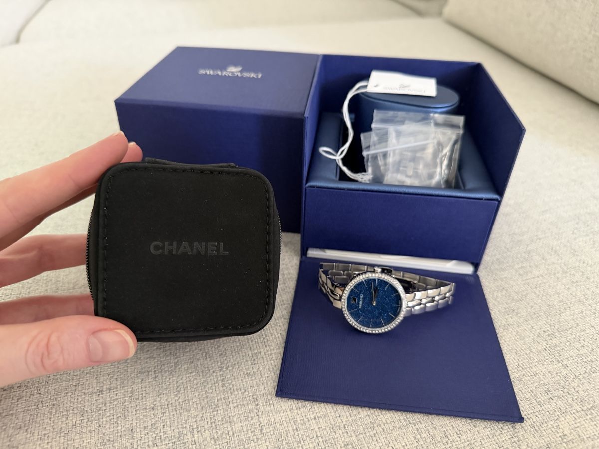 Swarovski Orologi: Original Swarovski Cosmopolitan Uhr silber/blau – Usato da Therwil venduto da as_good_as_new 1