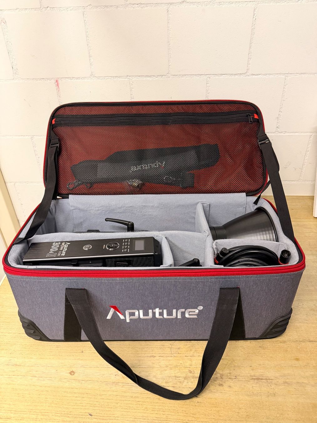 Aputure Lampes: Aputure LS C300d MKII Kit mit Tasche, V-Mount – D'occasion à Münsingen par Larsus 4