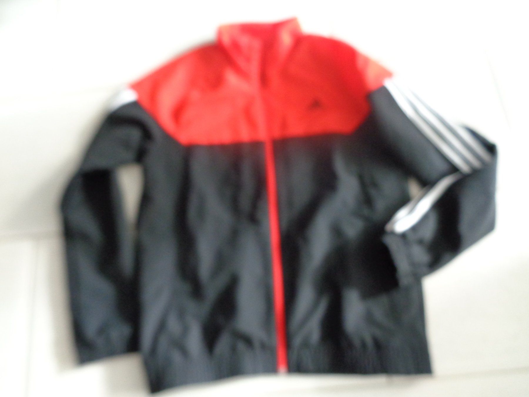 Adidas Jacken & Mäntel: ADIDAS JÄCKLI GR.164 NEU – Neu (gemäss Beschreibung) aus Rotkreuz von Samballi