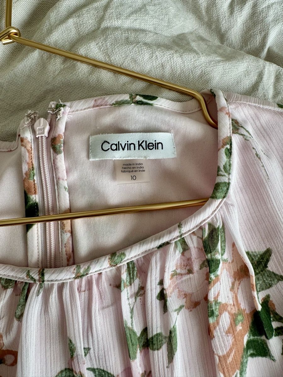 Calvin Klein Kleider: Calvin Klein Chiffon-Kleid mit Blumenmuster – Gebraucht aus Arni AG von goforluxery 2