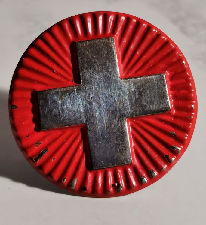Schweizer Armee Uniformen: Kokarde zu Tschako Ord. 1898 mit versilbertem Kreuz – Gebraucht aus Eschenbach LU von Holiday1