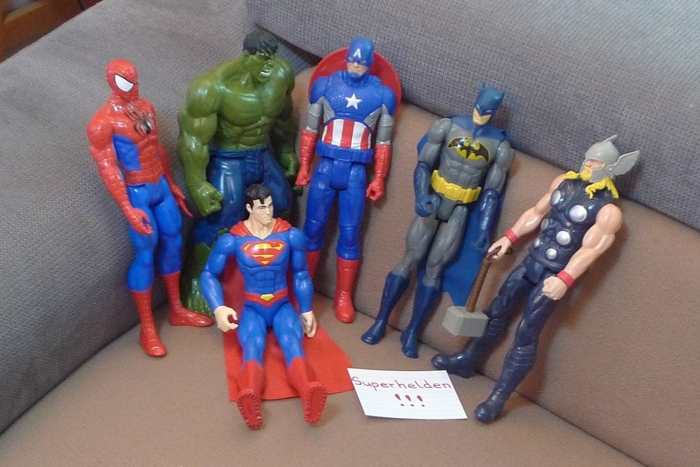 Statuette: SUPERHELDEN!!! – Usato da Bern venduto da bn1640 4