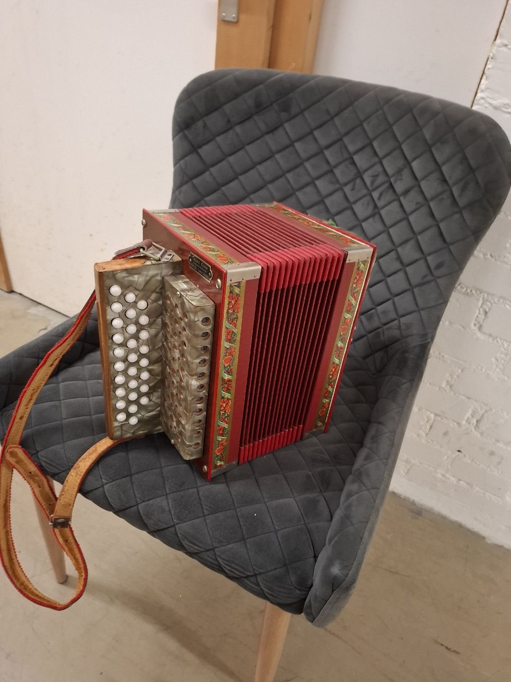 Strumenti musicali: Schwyzerorgeli klein – Usato da Villeneuve venduto da BibiVintage 1