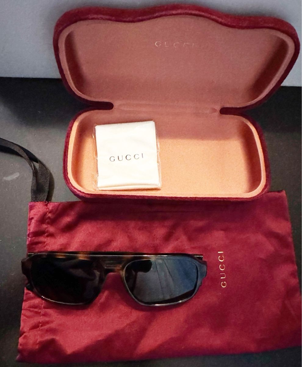 Gucci Occhiali & Lenti: Lunettes solaires Gucci – Nuovo (secondo la descrizione) da La Neuveville venduto da Lak7