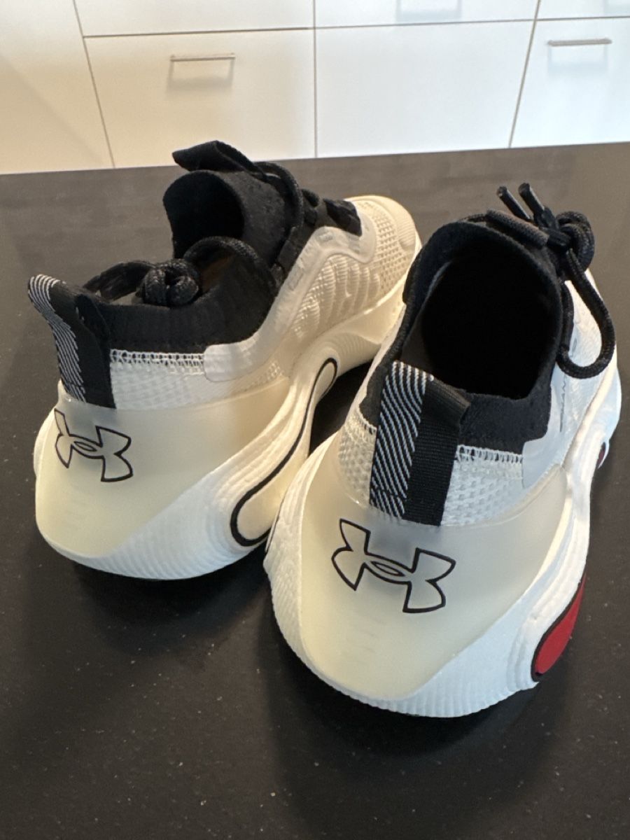 Under Armour Herrenschuhe: Under Armour PHANTOM 4 Size 37.5 NEW (never used) – Neu (gemäss Beschreibung) aus Beringen von Edu-Nati 2