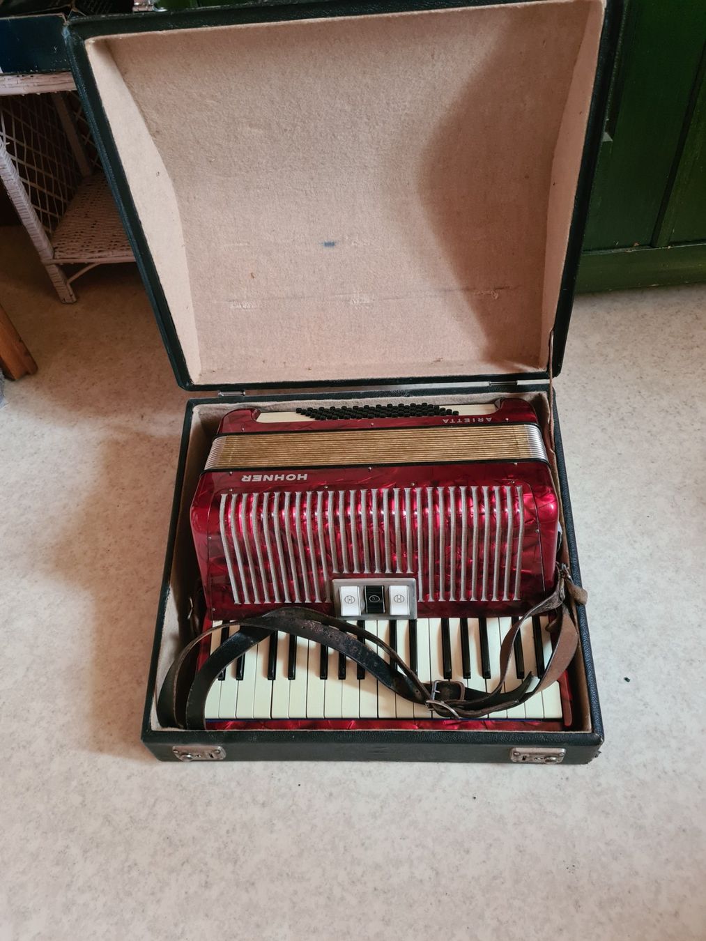Strumenti musicali: Hohner Arietta Akkordeon mit Koffer – Usato da Bad Ragaz venduto da maui06 1