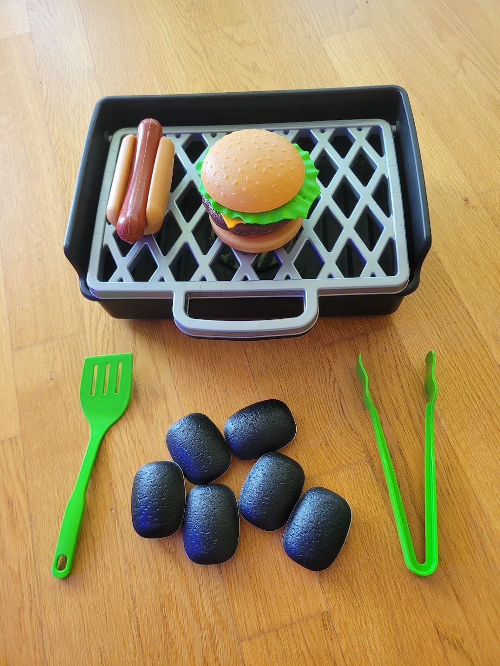 Spielzeuge: Spielzeug Grillset mit Zubehör – Gebraucht aus Oberweningen von Ziegel2
