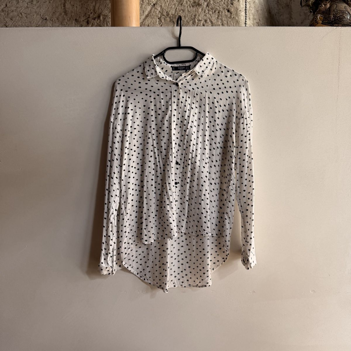 Mango Blusen: Mango Polka Dot Blouse, White & Black – Gebraucht aus Schaffhausen von nuhcyar 1
